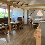 Apartmenthaus Landeskrone Fuer Gruppen Bis 20 Personen, 2 Wohnungen, Sauna, Dachterrasse & Garten * דרזדן