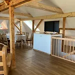 Appartement Apartmenthaus Landeskrone Fuer Gruppen Bis 20 Personen, 2 Wohnungen, Sauna, Dachterrasse & Garten