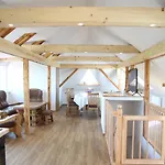 아파트 Apartmenthaus Landeskrone Fuer Gruppen Bis 20 Personen, 2 Wohnungen, Sauna, Dachterrasse & Garten 드레스덴