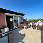 Apartmenthaus Landeskrone Fuer Gruppen Bis 20 Personen, 2 Wohnungen, Sauna, Dachterrasse & Garten 아파트 드레스덴