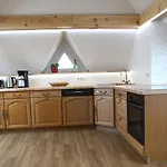 Apartmenthaus Landeskrone Fuer Gruppen Bis 20 Personen, 2 Wohnungen, Sauna, Dachterrasse & Garten *