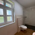 דירה Apartmenthaus Landeskrone Fuer Gruppen Bis 20 Personen, 2 Wohnungen, Sauna, Dachterrasse & Garten