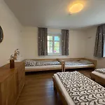 דירה Apartmenthaus Landeskrone Fuer Gruppen Bis 20 Personen, 2 Wohnungen, Sauna, Dachterrasse & Garten *