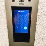 Apartmenthaus Landeskrone Fuer Gruppen Bis 20 Personen, 2 Wohnungen, Sauna, Dachterrasse & Garten 드레스덴