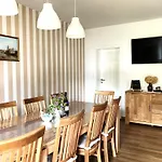 Apartmenthaus Landeskrone Fuer Gruppen Bis 20 Personen, 2 Wohnungen, Sauna, Dachterrasse & Garten * דרזדן