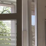 Apartmenthaus Landeskrone Fuer Gruppen Bis 20 Personen, 2 Wohnungen, Sauna, Dachterrasse & Garten דירה