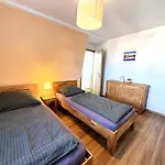 Apartmenthaus Landeskrone Fuer Gruppen Bis 20 Personen, 2 Wohnungen, Sauna, Dachterrasse & Garten *