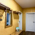 דירה Apartmenthaus Landeskrone Fuer Gruppen Bis 20 Personen, 2 Wohnungen, Sauna, Dachterrasse & Garten *