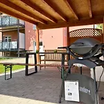 Apartmenthaus Landeskrone Fuer Gruppen Bis 20 Personen, 2 Wohnungen, Sauna, Dachterrasse & Garten דירה