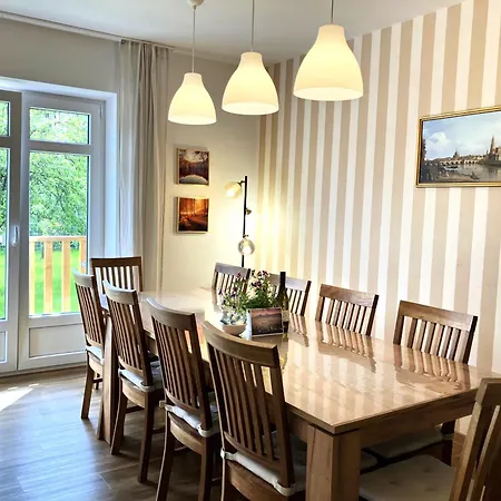 Διαμέρισμα Apartmenthaus Landeskrone Dresden Fuer Gruppen Bis 20 Personen, 2 Wohnungen, Sauna, Dachterrasse & Garten Δρέσδη