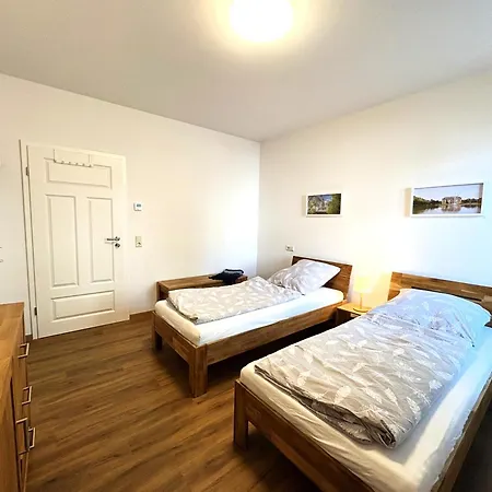 Apartmenthaus Landeskrone Dresden Fuer Gruppen Bis 20 Personen, 2 Wohnungen, Sauna, Dachterrasse & Garten Δρέσδη