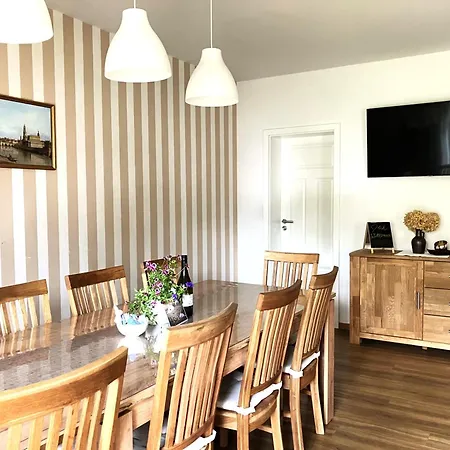 Apartmenthaus Landeskrone Dresden Fuer Gruppen Bis 20 Personen, 2 Wohnungen, Sauna, Dachterrasse & Garten * Δρέσδη