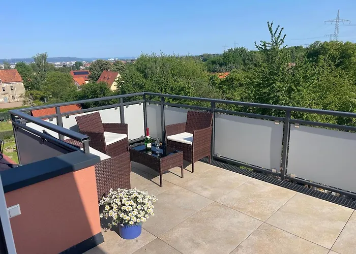 Διαμέρισμα Apartmenthaus Landeskrone Dresden Fuer Gruppen Bis 20 Personen, 2 Wohnungen, Sauna, Dachterrasse & Garten Δρέσδη