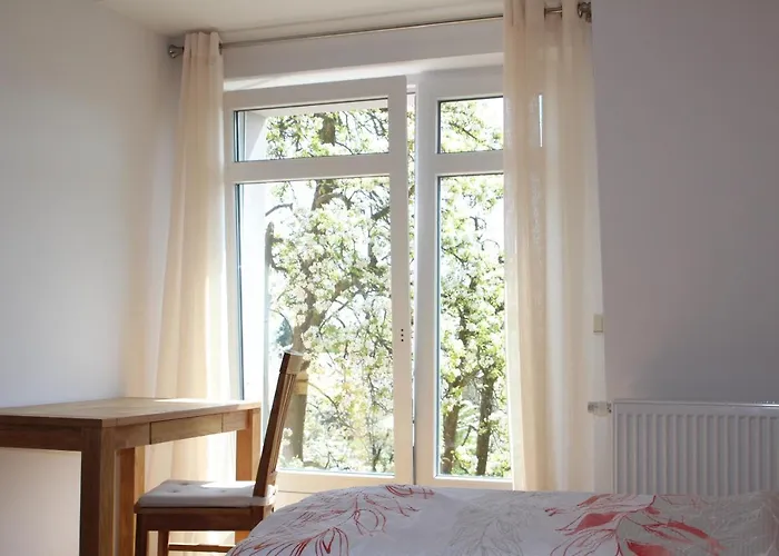 Apartmenthaus Landeskrone Dresden Fuer Gruppen Bis 20 Personen, 2 Wohnungen, Sauna, Dachterrasse & Garten Διαμέρισμα Δρέσδη