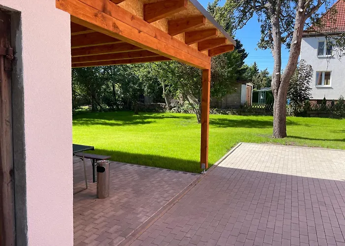 Apartmenthaus Landeskrone Dresden Fuer Gruppen Bis 20 Personen, 2 Wohnungen, Sauna, Dachterrasse & Garten Δρέσδη