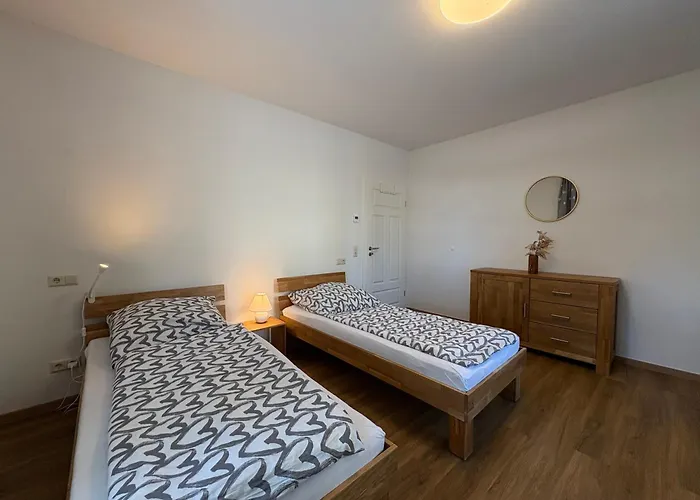 Apartmenthaus Landeskrone Dresden Fuer Gruppen Bis 20 Personen, 2 Wohnungen, Sauna, Dachterrasse & Garten Διαμέρισμα