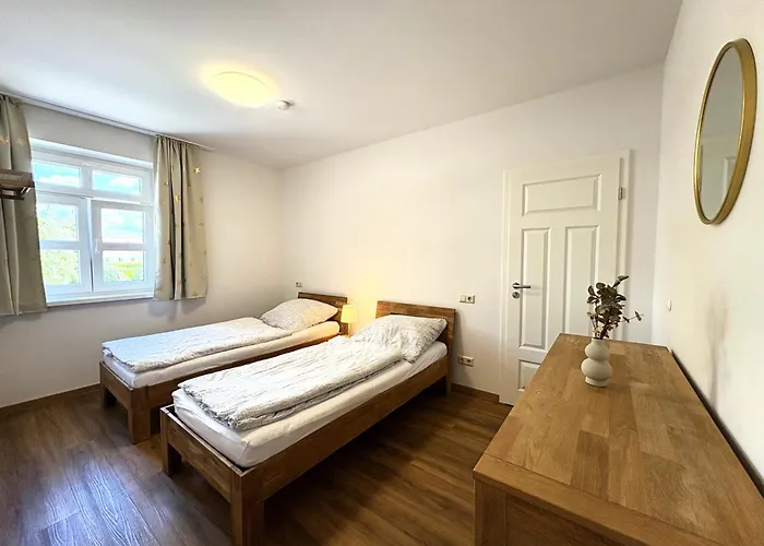 Διαμέρισμα Apartmenthaus Landeskrone Dresden Fuer Gruppen Bis 20 Personen, 2 Wohnungen, Sauna, Dachterrasse & Garten