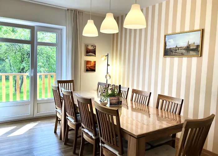 Διαμέρισμα Apartmenthaus Landeskrone Dresden Fuer Gruppen Bis 20 Personen, 2 Wohnungen, Sauna, Dachterrasse & Garten Δρέσδη