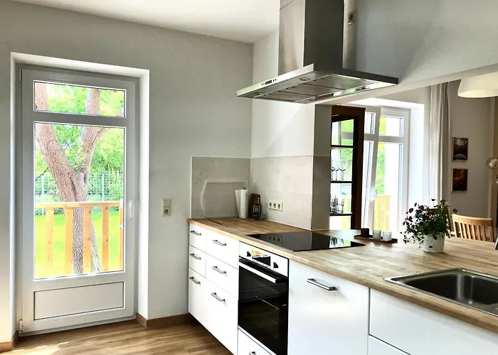 Apartmenthaus Landeskrone Dresden Fuer Gruppen Bis 20 Personen, 2 Wohnungen, Sauna, Dachterrasse & Garten *