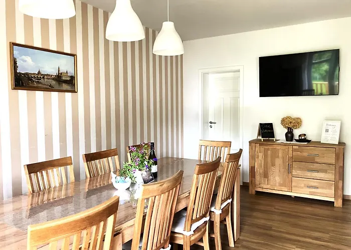 Apartmenthaus Landeskrone Dresden Fuer Gruppen Bis 20 Personen, 2 Wohnungen, Sauna, Dachterrasse & Garten * Δρέσδη