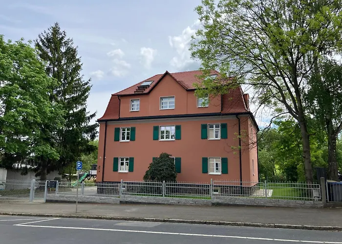 Διαμέρισμα Apartmenthaus Landeskrone Dresden Fuer Gruppen Bis 20 Personen, 2 Wohnungen, Sauna, Dachterrasse & Garten *