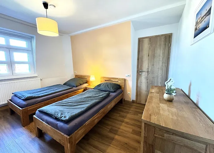 Apartmenthaus Landeskrone Dresden Fuer Gruppen Bis 20 Personen, 2 Wohnungen, Sauna, Dachterrasse & Garten Διαμέρισμα Δρέσδη