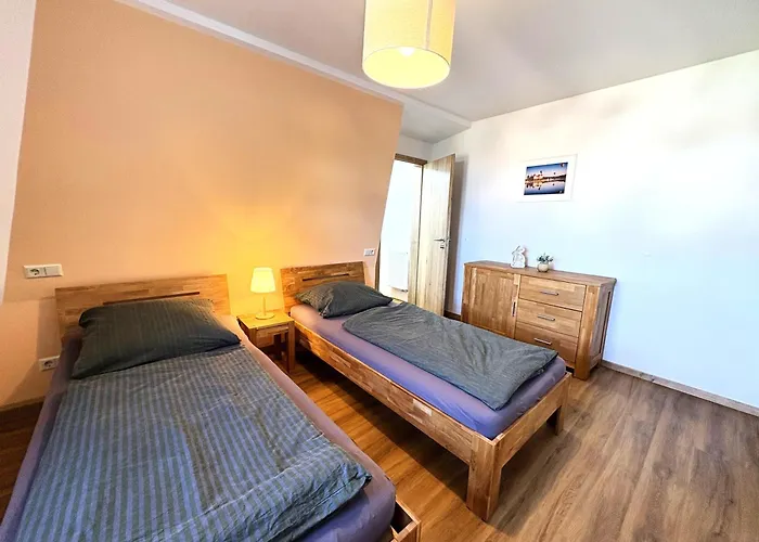 Apartmenthaus Landeskrone Dresden Fuer Gruppen Bis 20 Personen, 2 Wohnungen, Sauna, Dachterrasse & Garten *