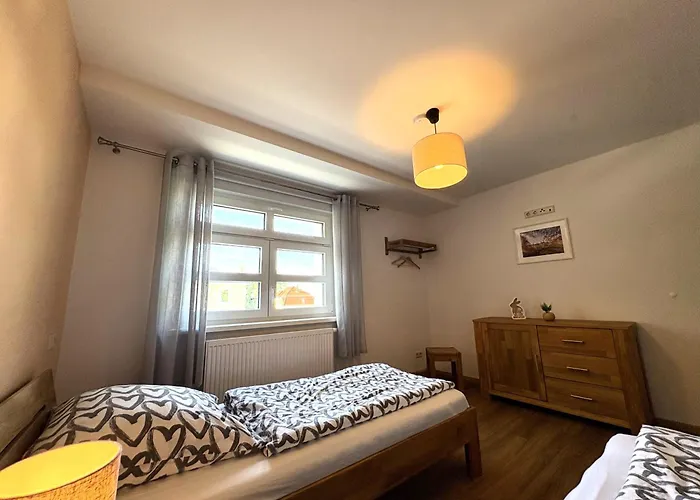 Apartmenthaus Landeskrone Dresden Fuer Gruppen Bis 20 Personen, 2 Wohnungen, Sauna, Dachterrasse & Garten Δρέσδη