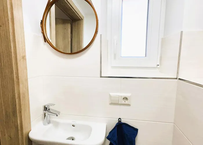 Apartmenthaus Landeskrone Dresden Fuer Gruppen Bis 20 Personen, 2 Wohnungen, Sauna, Dachterrasse & Garten * Δρέσδη