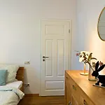 Apartmenthaus Landeskrone Fuer Gruppen Bis 20 Personen, 2 Wohnungen, Sauna, Dachterrasse & Garten Apartment
