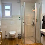 Apartmenthaus Landeskrone Fuer Gruppen Bis 20 Personen, 2 Wohnungen, Sauna, Dachterrasse & Garten Apartment