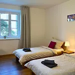 Apartmenthaus Landeskrone Fuer Gruppen Bis 20 Personen, 2 Wohnungen, Sauna, Dachterrasse & Garten Apartment *