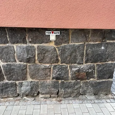 Apartamento Apartmenthaus Landeskrone Fuer Gruppen Bis 20 Personen, 2 Wohnungen, Sauna, Dachterrasse & Garten