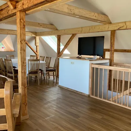 Apartamento Apartmenthaus Landeskrone Fuer Gruppen Bis 20 Personen, 2 Wohnungen, Sauna, Dachterrasse & Garten