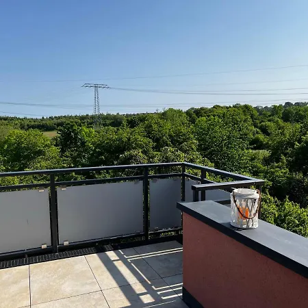 Apartmenthaus Landeskrone Fuer Gruppen Bis 20 Personen, 2 Wohnungen, Sauna, Dachterrasse & Garten *