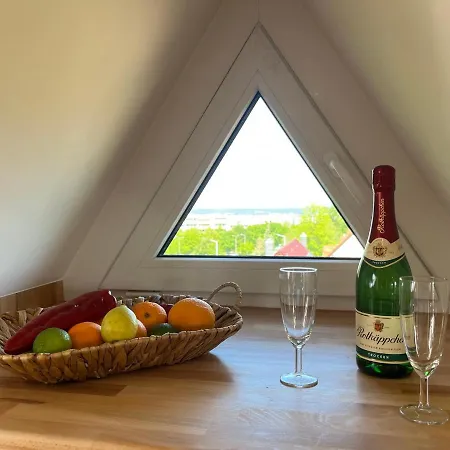 Apartmenthaus Landeskrone Fuer Gruppen Bis 20 Personen, 2 Wohnungen, Sauna, Dachterrasse & Garten *