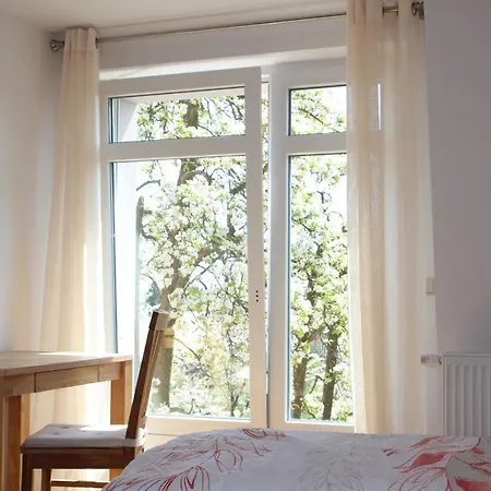 Apartmenthaus Landeskrone Fuer Gruppen Bis 20 Personen, 2 Wohnungen, Sauna, Dachterrasse & Garten Apartamento Dresden