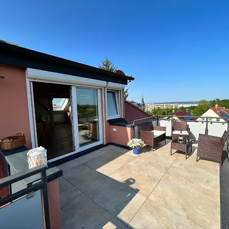 Apartmenthaus Landeskrone Fuer Gruppen Bis 20 Personen, 2 Wohnungen, Sauna, Dachterrasse & Garten Apartamento Dresden