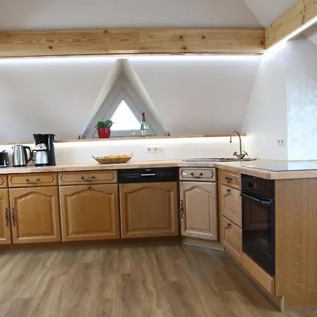 Apartmenthaus Landeskrone Fuer Gruppen Bis 20 Personen, 2 Wohnungen, Sauna, Dachterrasse & Garten *