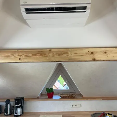 Apartmenthaus Landeskrone Fuer Gruppen Bis 20 Personen, 2 Wohnungen, Sauna, Dachterrasse & Garten Apartamento *