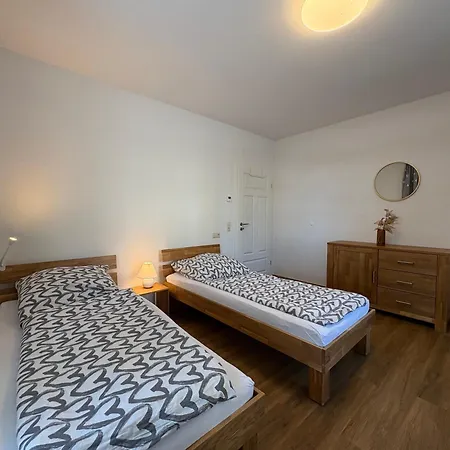 Apartment-haus Landeskrone Lägenhet