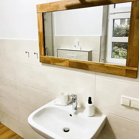 Apartment-haus Landeskrone Lägenhet