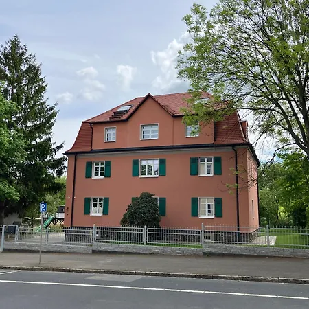 דירה Apartmenthaus Landeskrone Fuer Gruppen Bis 20 Personen, 2 Wohnungen, Sauna, Dachterrasse & Garten *