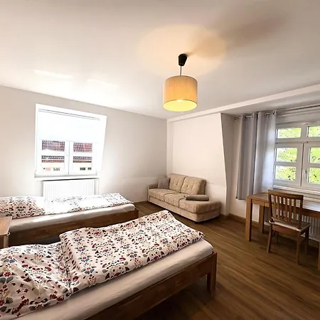 Apartmenthaus Landeskrone Fuer Gruppen Bis 20 Personen, 2 Wohnungen, Sauna, Dachterrasse & Garten *