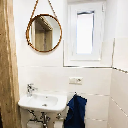 Apartmenthaus Landeskrone Fuer Gruppen Bis 20 Personen, 2 Wohnungen, Sauna, Dachterrasse & Garten * Dresden