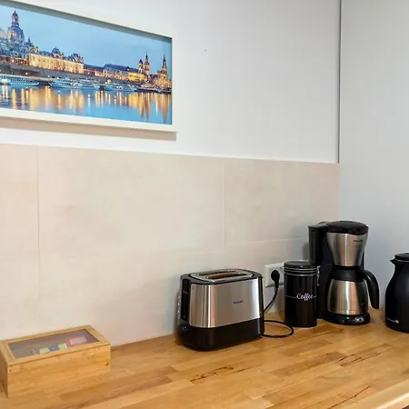 Apartmenthaus Landeskrone Fuer Gruppen Bis 20 Personen, 2 Wohnungen, Sauna, Dachterrasse & Garten *