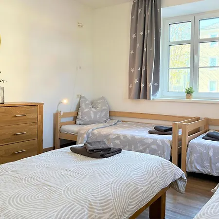 דירה Apartmenthaus Landeskrone Fuer Gruppen Bis 20 Personen, 2 Wohnungen, Sauna, Dachterrasse & Garten דרזדן