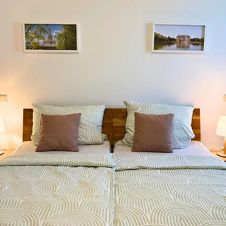Apartmenthaus Landeskrone Fuer Gruppen Bis 20 Personen, 2 Wohnungen, Sauna, Dachterrasse & Garten *