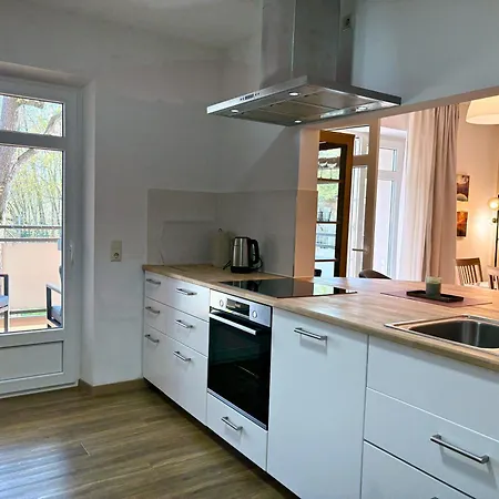 Apartamento Apartmenthaus Landeskrone Fuer Gruppen Bis 20 Personen, 2 Wohnungen, Sauna, Dachterrasse & Garten