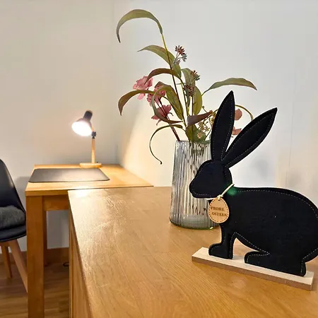 Apartmenthaus Landeskrone Fuer Gruppen Bis 20 Personen, 2 Wohnungen, Sauna, Dachterrasse & Garten Apartamento Dresden
